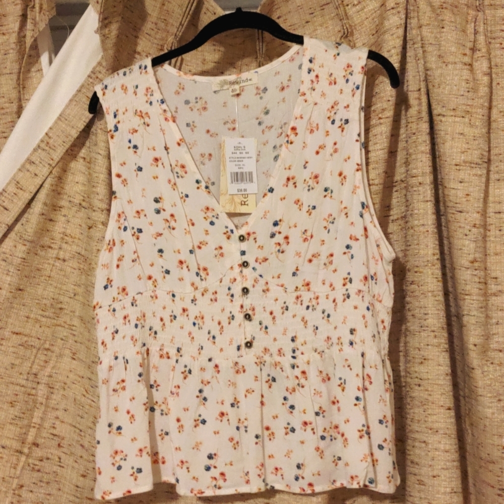 Sleeveless summer shirt